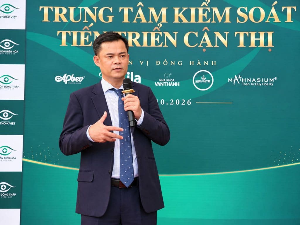 BS.CKII Huỳnh Tấn Phong – Chủ tịch Hội đồng Chuyên môn Cấp cao Hy An Holding chia sẽ về định hướng hoạt động và các giải pháp kiểm soát tiến triển cận thị ở trẻ em